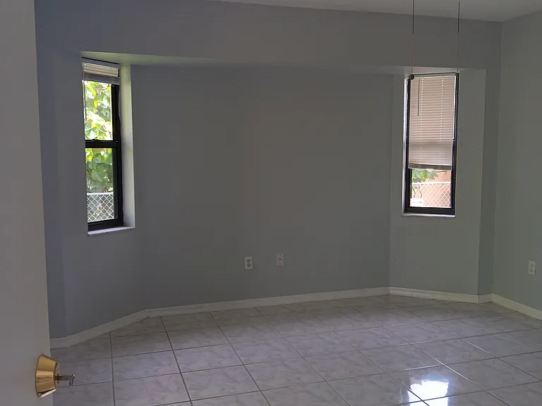 1474 Dewitt St — Photo 8