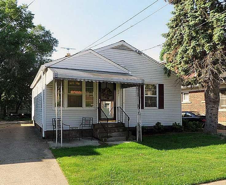 1st image of 221 Maiden Ln