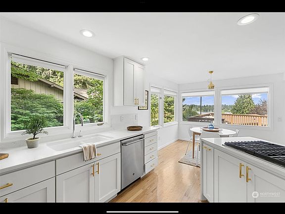 5th image of 15606 SE 24th St