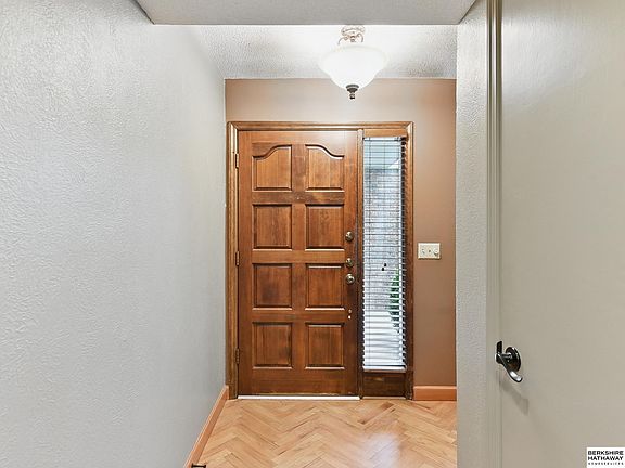3rd image of 15666 Leavenworth St