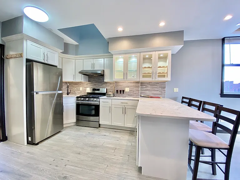 175 1st Ave #PENTHOUSE — Photo 1