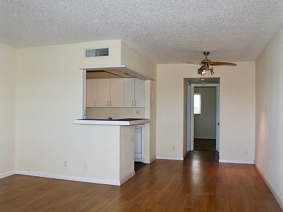 2nd image of 1400 NE 54th St APT 306