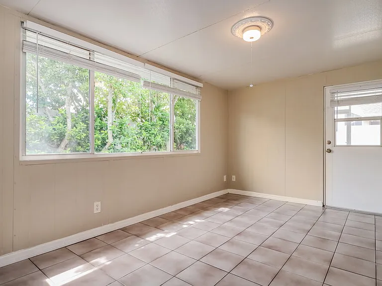 10402 Barnett Loop — Photo 10