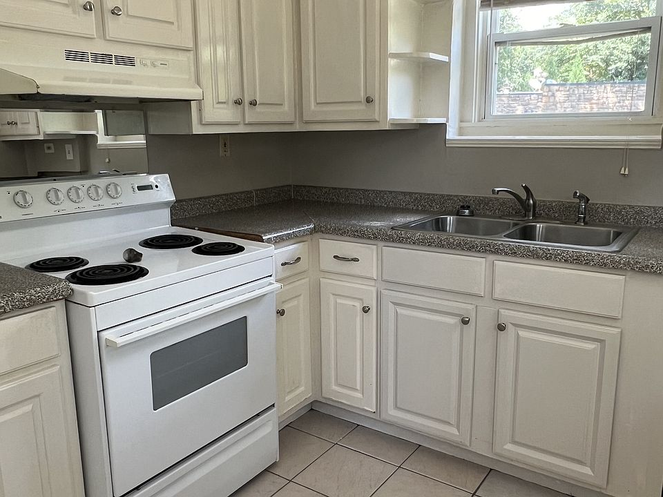 1st image of 570 Denton Dr #B