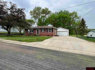 305 6th St NW, Elysian, MN 56028