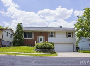 2430 W Carriage Ln, Peoria, IL 61614