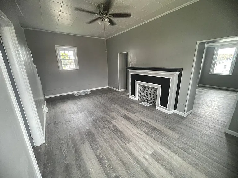 1044 Delaware Ave — Photo 9