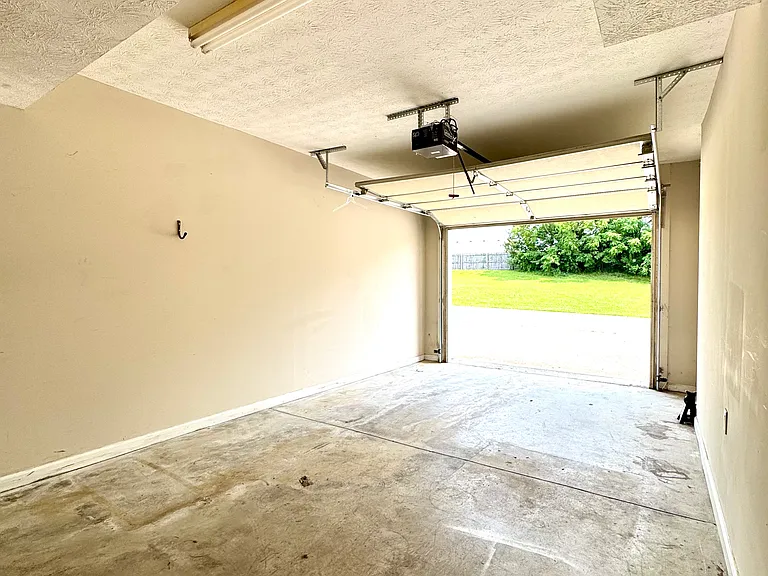 638 Hampton Way #B — Photo 28