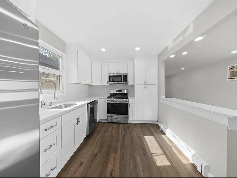 18 E 3rd St #2 — Photo 11