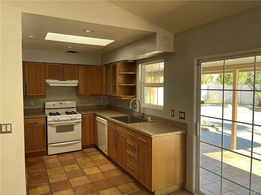 3 bed, 1118 sqft, $2,600 — Photo 3