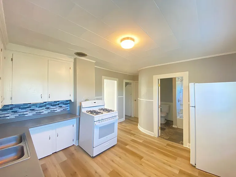 4 Shedds Ave — Photo 7