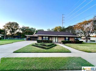908 Gardenia Ln, Victoria, TX 77904