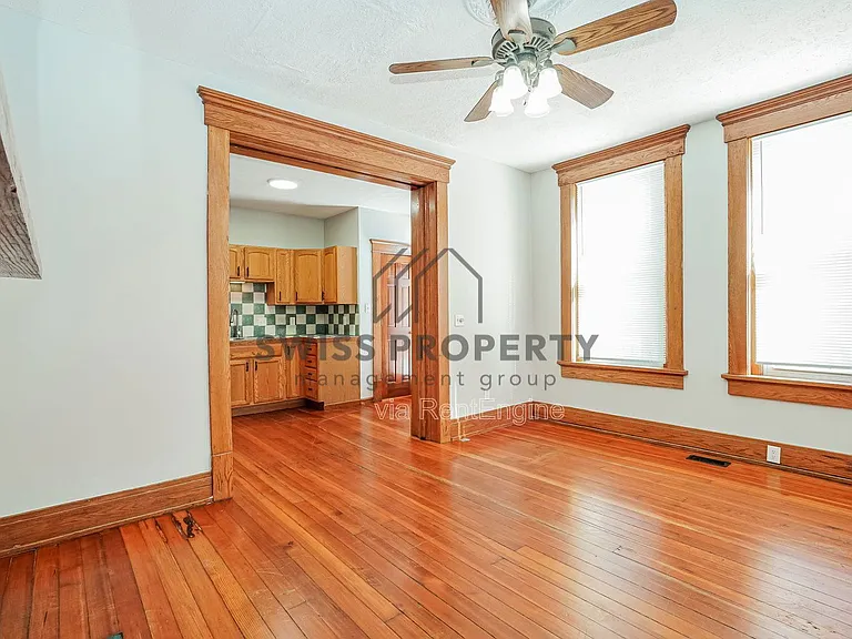 804 E Main St — Photo 3