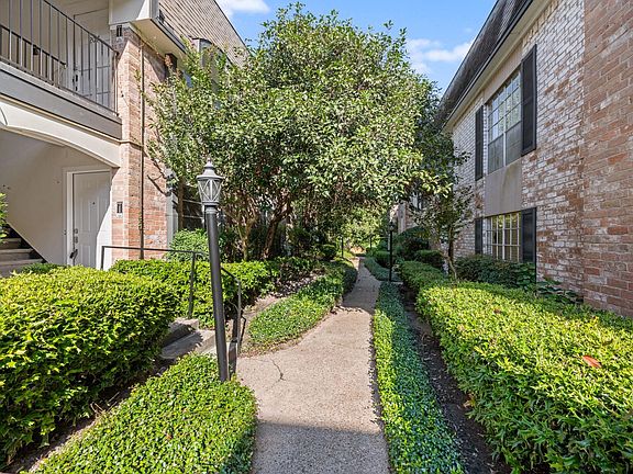 3rd image of 1809 Stoney Brook Dr #71