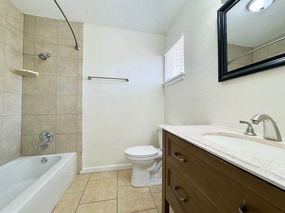 5th image of 501 W Louisiana Ave #208