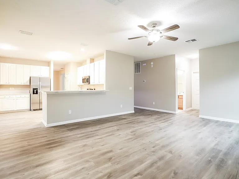 179 Greenfield Dr — Photo 5
