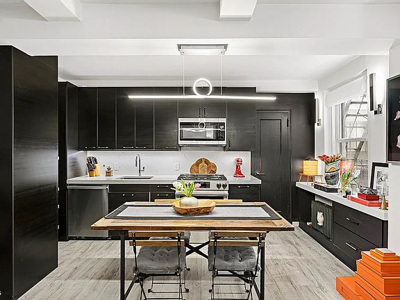 4th image of 155 E 49th St #2F