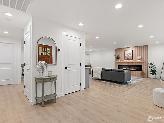 4th image of 1402 159th Street Ct E
