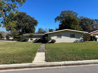 3250 Woodlawn Dr, Groves, TX 77619