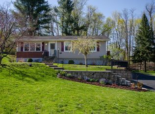 7 Nelson Rd, Pleasant Valley, NY 12569