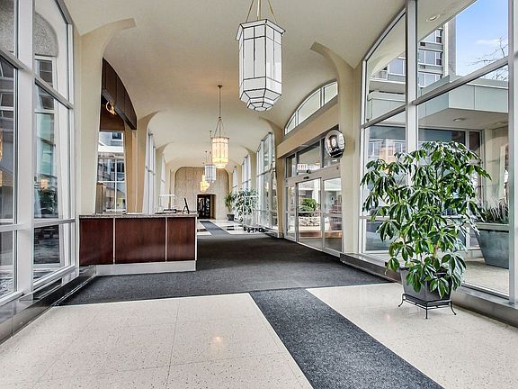5th image of 4250 N Marine Dr APT 809