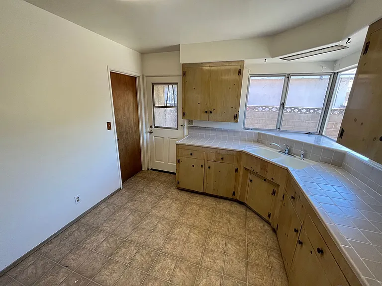 215 S D St #215 — Photo 12
