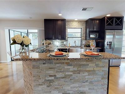5th image of 716 Tuxford Dr