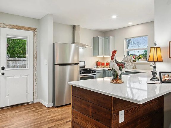 5th image of 801 1/2 Bishop St