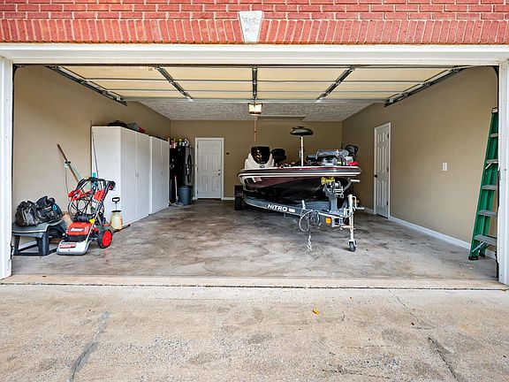 4th image of 30 Ashton Ln