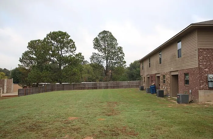2 bed, 1.5 bath, 820 sqft, $995 — Photo 3