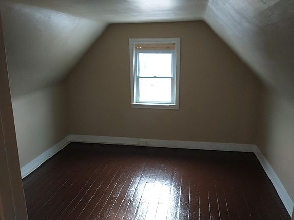 4th image of 78 Blick St