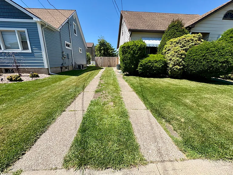 182 Roosevelt St — Photo 4