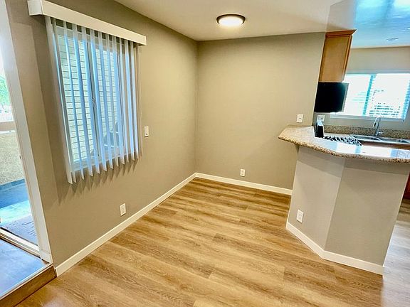 4th image of 515 W Lexington Dr #5151-1