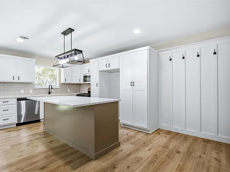 1006 N Grant Dr — Photo 17