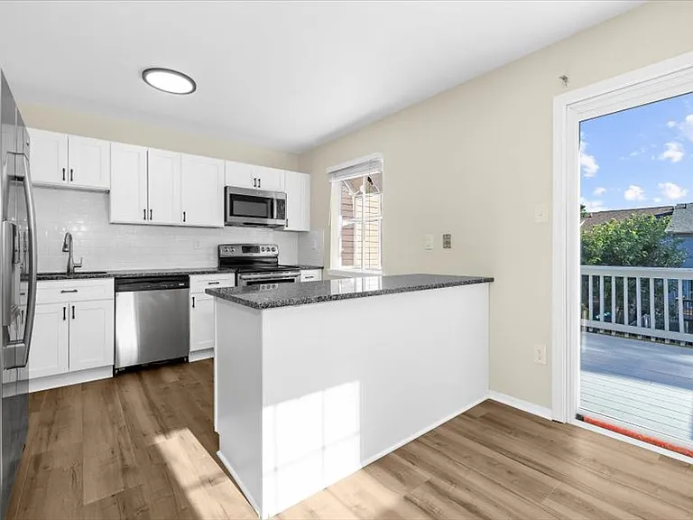 8638 Gambier Hbr — Photo 9