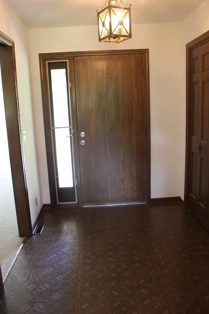 870 66th St — Photo 3