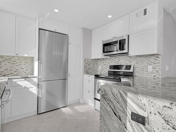 5th image of 1010 S Ocean Boulevard #1704