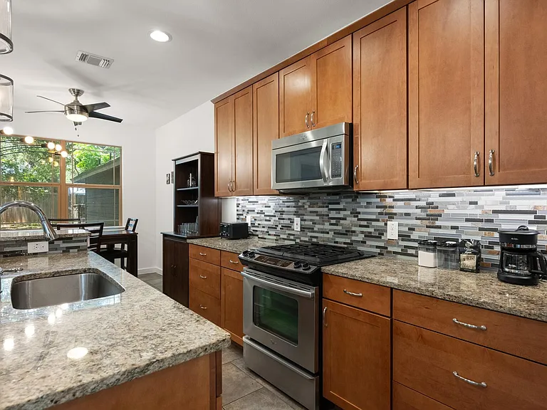 2208 Schriber St #B — Photo 12