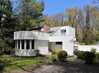 33 Hillside Rd, Stony Brook, NY 11790