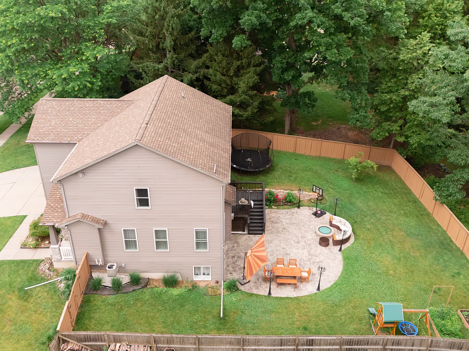4 bed, 3367 sqft, $5,000 — Photo 3