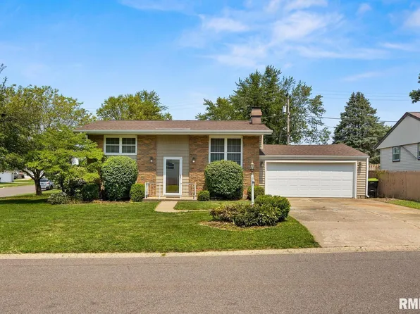 2222 Northridge Ln, Washington, IL 61571