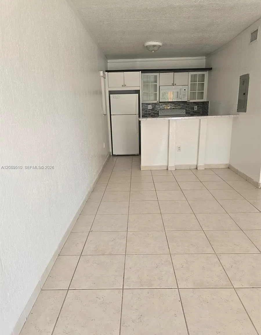 South Miami Villas Condo — Photo 4