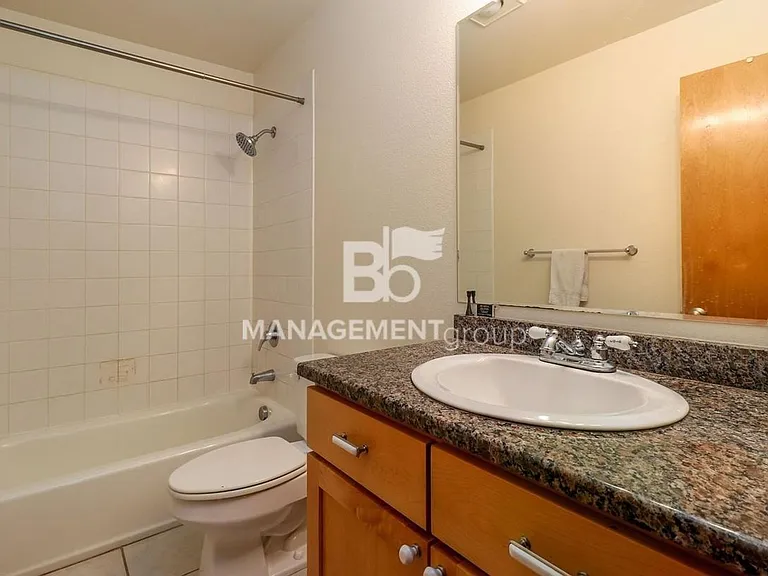 720 NW Naito Pkwy #D23 — Photo 12