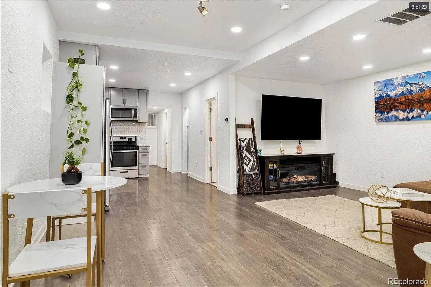2 bed, 1125 sqft, $3,000 — Photo 3