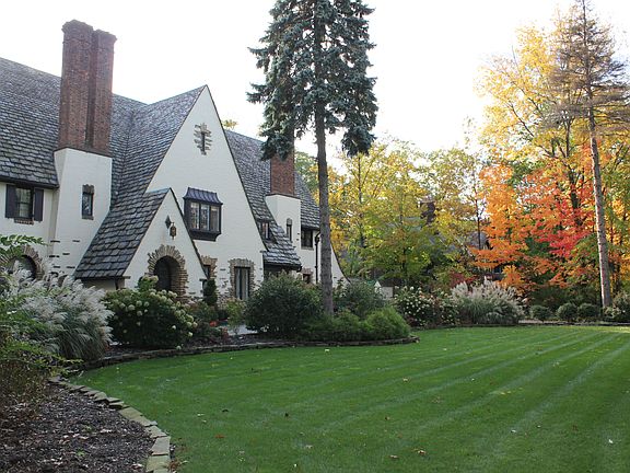 2nd image of 2900 Fairmount Blvd