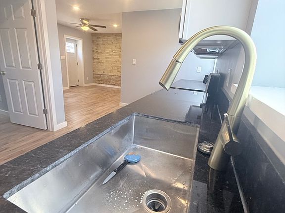 4th image of 815 Jackson St #2