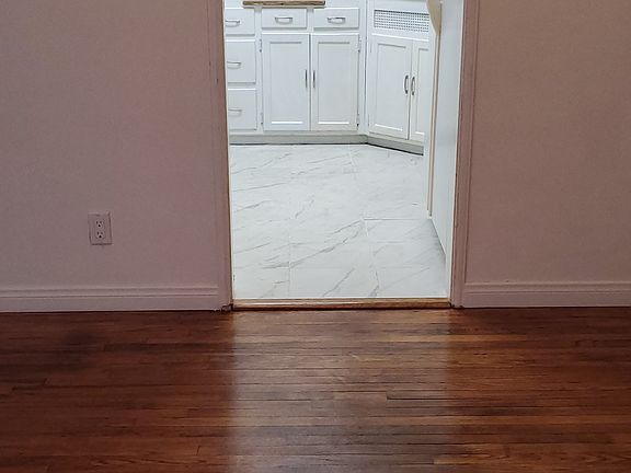 3rd image of 8618 Aqueduct Ave