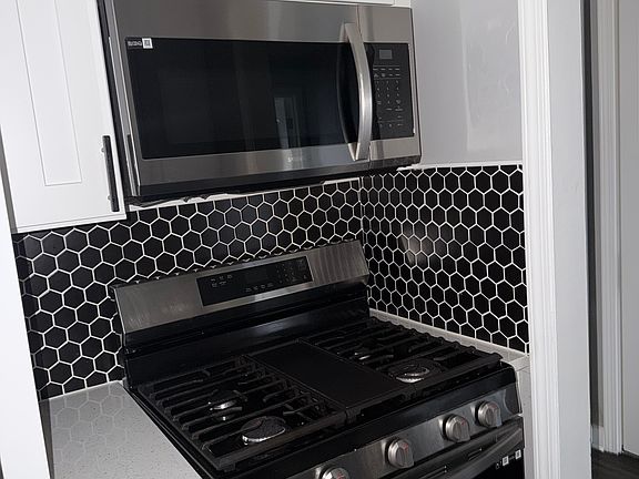 5th image of 18555 Hickory Ct APT 12