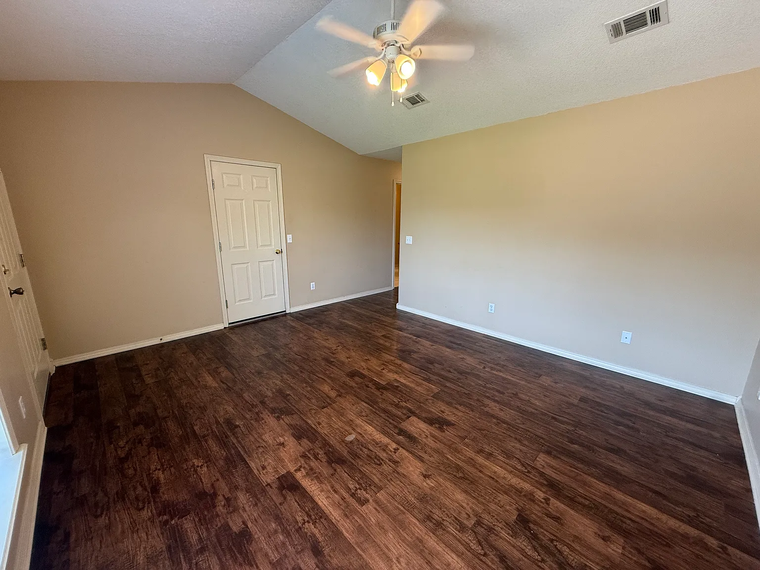 2 bed, 1065 sqft, $995 — Photo 3
