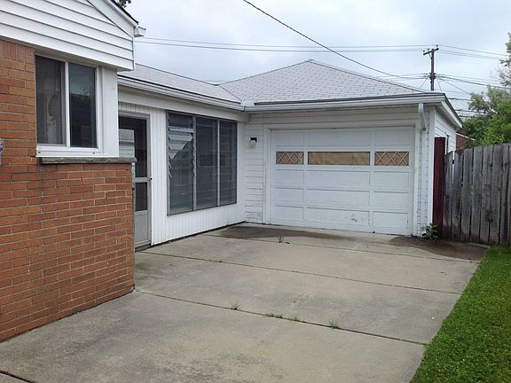 2nd image of 31919 Courtland St